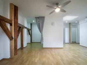 Pronájem bytu 1+1, Praha - Karlín, Sokolovská, 65 m2