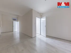 Pronájem obchodního prostoru, Liberec - Liberec IV-Perštýn, nám. Dr. E. Beneše, 100 m2