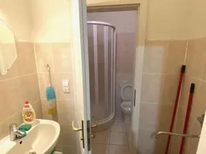 Prodej obchodního prostoru, Karlovy Vary, Mariánskolázeňská, 68 m2