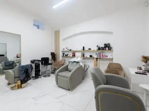 Prodej obchodního prostoru, Praha - Smíchov, Kmochova, 170 m2