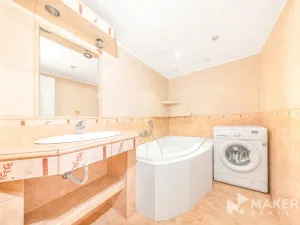 Prodej bytu 2+1, Karlovy Vary, Vítězná, 70 m2