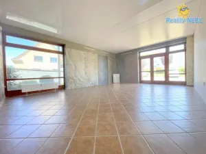 Pronájem obchodního prostoru, Jesenice, Budějovická, 79 m2