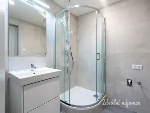 Pronájem bytu 1+kk, Praha - Hloubětín, Poděbradská, 32 m2