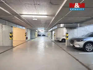 Prodej garážového stání, Praha - Kamýk, 22 m2