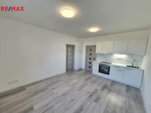 Pronájem bytu 2+kk, Milovice, Slepá, 51 m2
