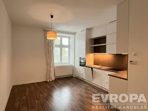 Prodej bytu 2+kk, Žirovnice, Havlíčkovo náměstí, 41 m2