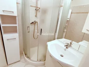 Pronájem bytu 2+kk, Praha - Prosek, Vysočanská, 45 m2