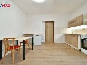 Pronájem bytu 1+1, Nová Paka, Masarykovo náměstí, 50 m2