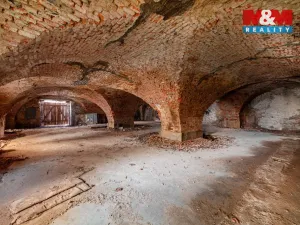 Prodej obchodního prostoru, Polička - Polička-Město, Komenského, 476 m2