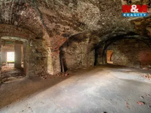 Prodej obchodního prostoru, Polička - Polička-Město, Komenského, 476 m2