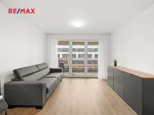 Pronájem bytu 1+kk, Praha - Hloubětín, Poděbradská, 33 m2