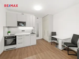 Pronájem bytu 1+kk, Praha - Hloubětín, Poděbradská, 33 m2