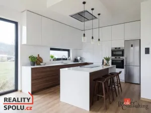 Prodej rodinného domu, 1639 m2