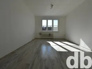 Pronájem bytu 2+1, Karlovy Vary, Závodu míru, 60 m2