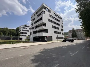 Pronájem bytu 2+kk, Praha - Karlín, U Sluncové, 65 m2