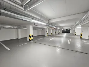 Pronájem garážového stání, Praha - Hloubětín, Poděbradská, 12 m2