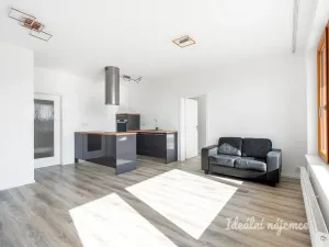 Pronájem bytu 2+kk, Praha - Hloubětín, Modrého, 58 m2