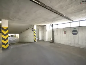 Pronájem garážového stání, Brno, Loosova, 12 m2