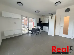 Pronájem bytu 3+kk, Pohořelice, U Kasáren, 69 m2