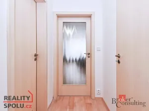 Pronájem bytu 1+kk, Praha, Trmická, 40 m2