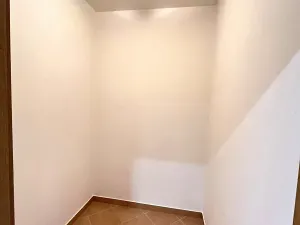 Pronájem bytu 2+kk, Praha - Záběhlice, Mattioliho, 61 m2