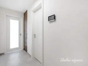 Pronájem bytu 1+kk, Praha - Hostavice, Českobrodská, 31 m2