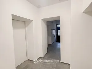 Pronájem bytu 1+kk, Znojmo, U Brány, 35 m2