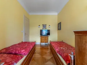 Pronájem bytu 3+1, Praha - Malá Strana, U lužického semináře, 111 m2