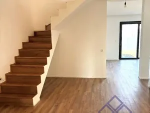 Prodej rodinného domu, Polerady, 380 m2