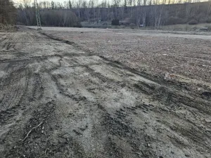 Pronájem komerčního pozemku, Bělá pod Bezdězem, 1000 m2