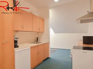 Pronájem kanceláře, Roudnice nad Labem, Husovo náměstí, 101 m2