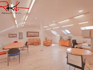 Pronájem kanceláře, Roudnice nad Labem, Husovo náměstí, 101 m2