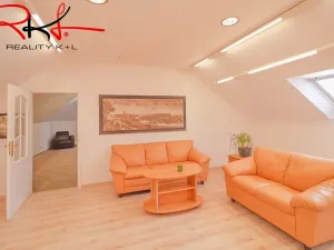 Pronájem kanceláře, Roudnice nad Labem, Husovo náměstí, 101 m2