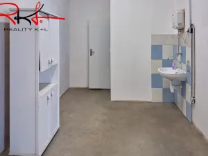 Pronájem výrobních prostor, Martiněves, 198 m2