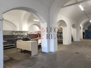 Pronájem obchodního prostoru, Opava - Předměstí, Vančurova, 350 m2