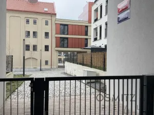 Pronájem garážového stání, Praha - Nusle, Závišova, 15 m2