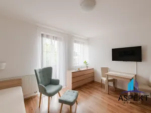 Pronájem bytu 1+kk, Praha - Kobylisy, Učitelská, 25 m2