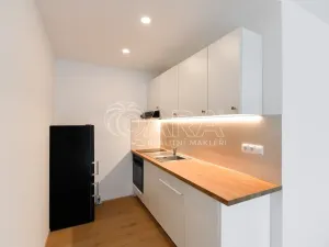 Pronájem bytu 2+kk, Praha - Kobylisy, Famfulíkova, 43 m2