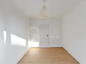 Pronájem bytu 2+kk, Praha - Kobylisy, Famfulíkova, 43 m2