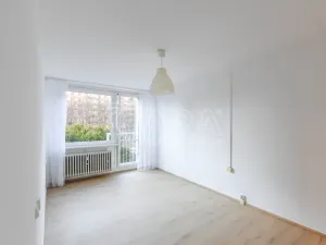 Pronájem bytu 2+kk, Praha - Kobylisy, Famfulíkova, 43 m2