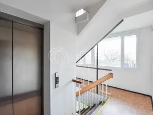 Pronájem bytu 2+kk, Praha - Kobylisy, Famfulíkova, 43 m2