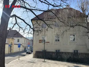 Prodej bytu 4+1, Praha - Malá Strana, Valdštejnská, 117 m2