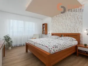 Prodej rodinného domu, Hustopeče, U Větrolamu, 300 m2