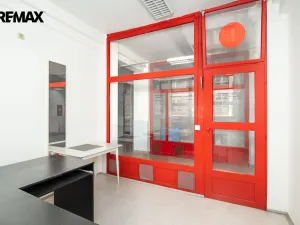 Pronájem obchodního prostoru, Zlín, třída Tomáše Bati, 12 m2
