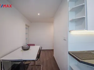 Pronájem bytu 2+1, Hradec Králové - Slezské Předměstí, Myslivečkova, 43 m2