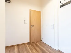 Pronájem bytu 2+kk, Praha, Ruská, 47 m2