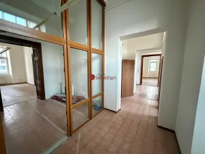 Pronájem kanceláře, Pardubice - Zelené Předměstí, třída Míru, 182 m2