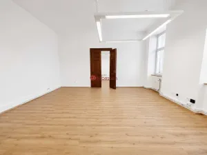 Pronájem kanceláře, Pardubice - Zelené Předměstí, třída Míru, 182 m2