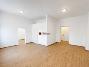 Pronájem kanceláře, Pardubice - Zelené Předměstí, třída Míru, 71 m2