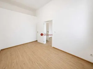Pronájem kanceláře, Pardubice - Zelené Předměstí, třída Míru, 71 m2